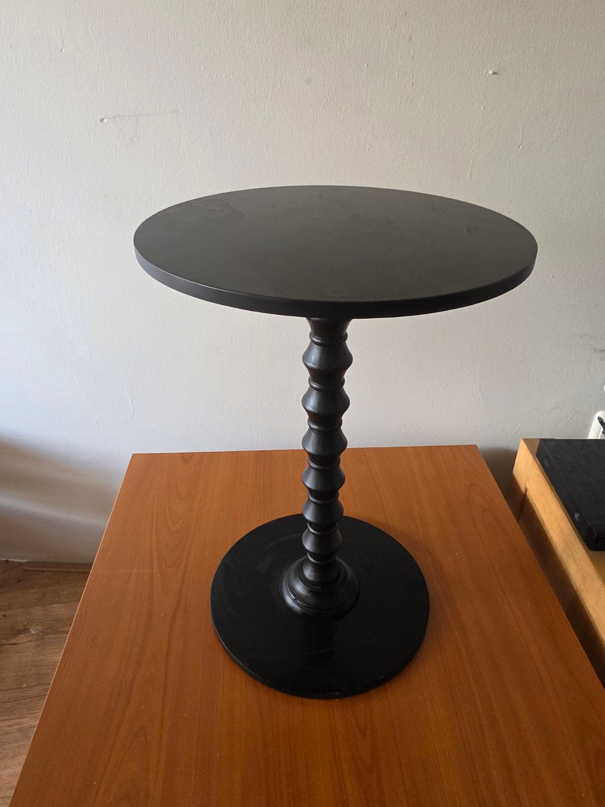 Zwart bijzettafeltje - Perfect voor elk interieur!, Minder dan 55 cm, Gebruikt, Rond, Klassiek, Modern