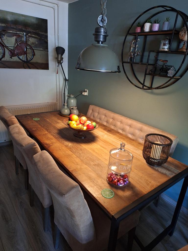 3 eetkamerstoelen, bankje, bankstel en 2 losse fauteuils, Ophalen