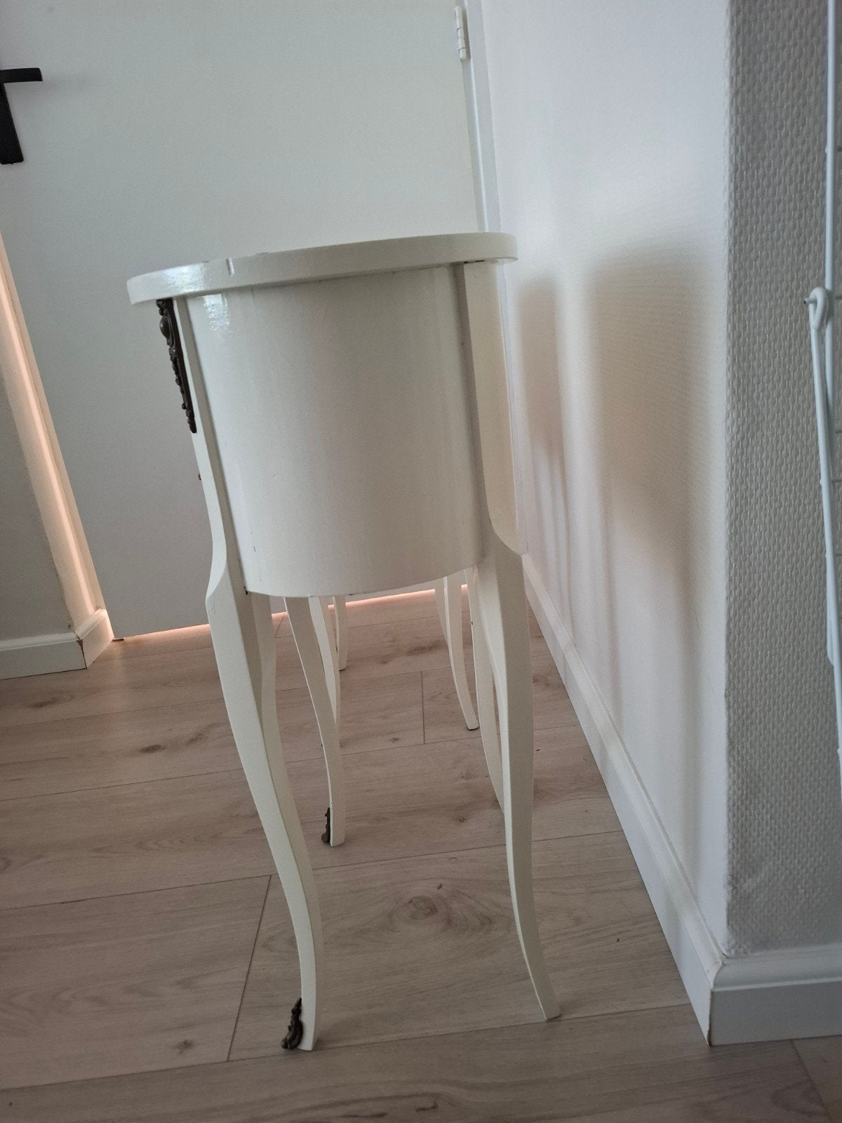 Nachtkastje wit, Ophalen, Minder dan 55 cm, Hout, 60 cm of meer