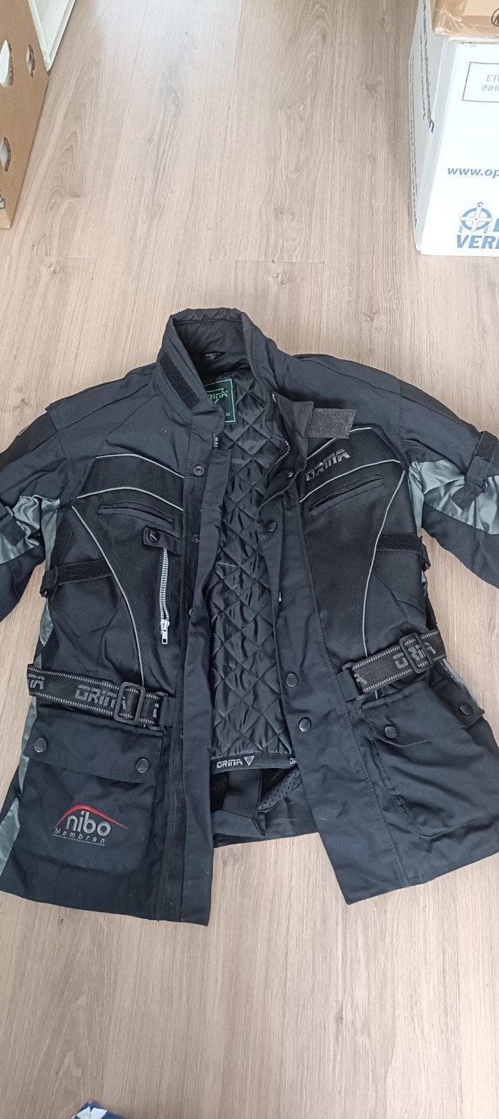 2 motorjassen, Akito ik maat 18 en  Orina M, Ophalen of Verzenden, Tweedehands, Jas | textiel