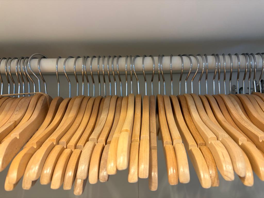 IKEA hanga houten kledinghangers kind, bruin, 30 stuks, Ophalen, Zo goed als nieuw
