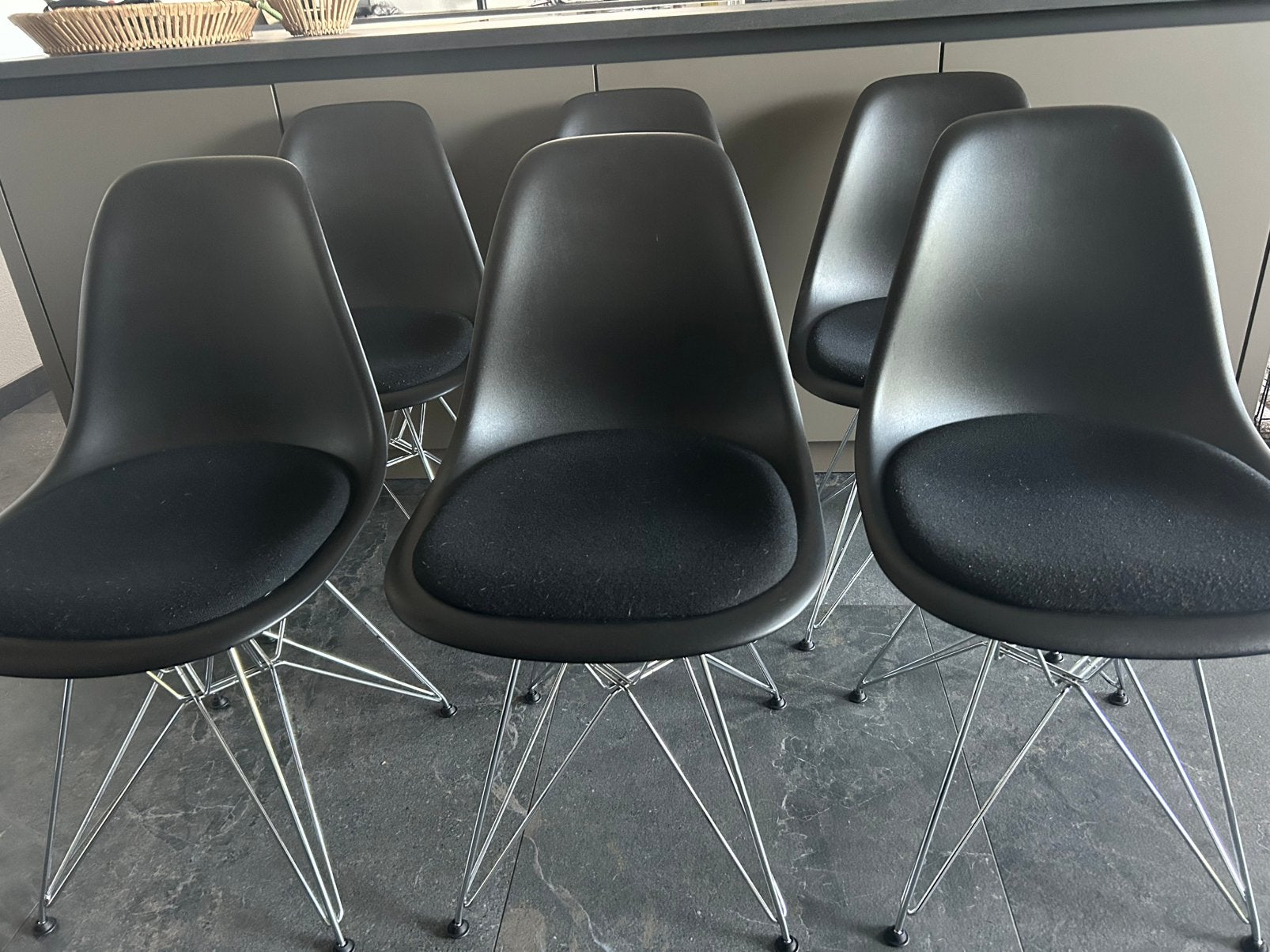 Vitra Eames  DSR dining chair zwart, Huis en Inrichting, Ophalen, Gebruikt, Zwart, Vijf, Zes of meer stoelen