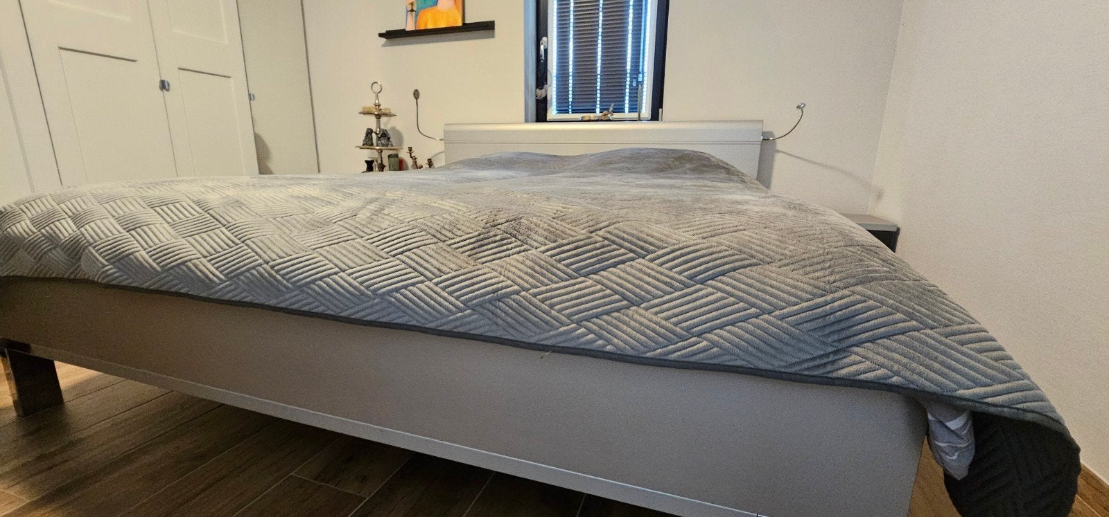 Mooi bed 180x210 incl. lattenbodems, kastjes en matra, Ophalen