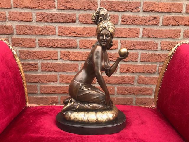 indrukwekkend bronzen beeld van een dame met bol, Ophalen of Verzenden, Brons