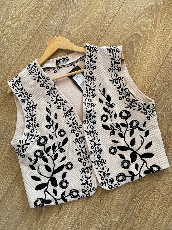 Norah gilet met Geborduurde Bloemen - Nieuw mt 36, Overige kleuren, Nieuw, Ophalen of Verzenden, Norah