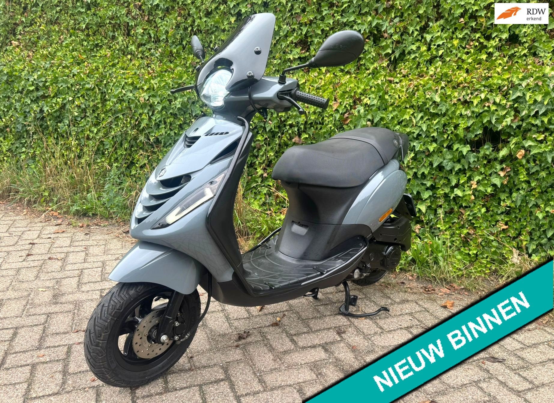 Piaggio Zip 45km E4 Nardo Grey Power1 Smoke BETAAL met in3, Fietsen en Brommers, Scooters | Piaggio, Zip, P, P
p  p, NL, Benzine