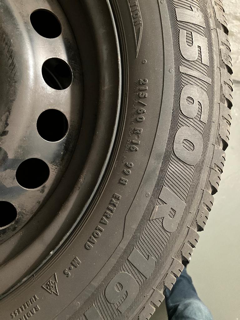 Winterbanden (215/60 R16) met druksensoren en velgen 4 stuks, Ophalen