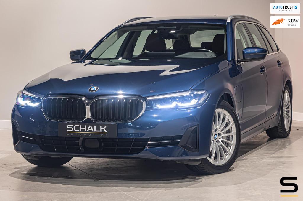 BMW 5-serie Touring 530e xDrive High Executive|Camera|Dealer, 1998 cc, 2000 kg, Blauw, Hybride Elektrisch/Benzine