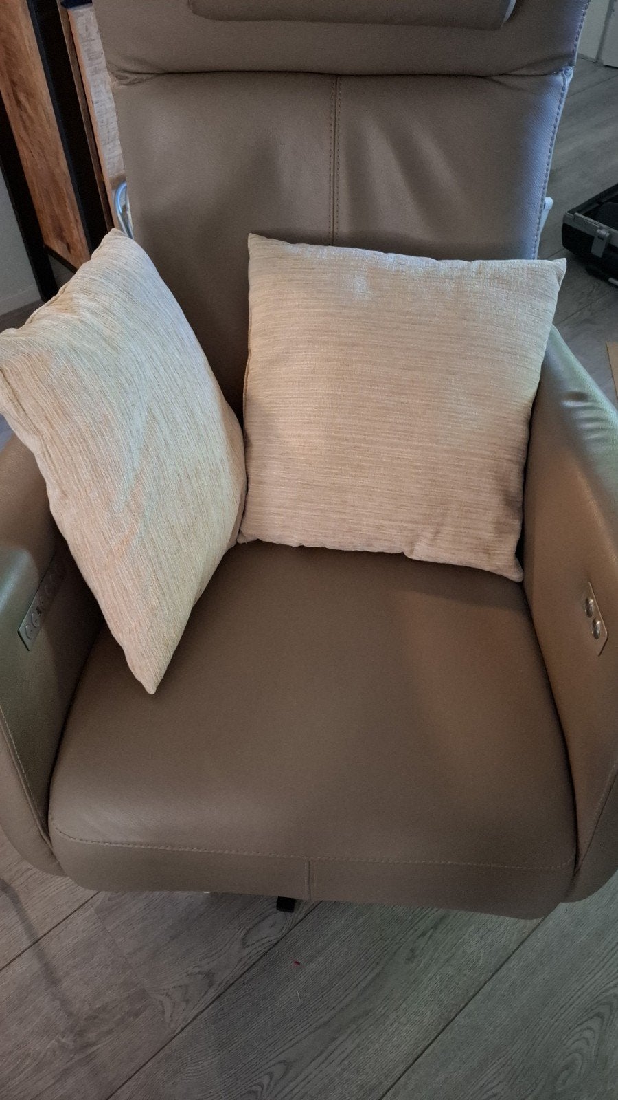 Twee beige sierkussens voor bank of stoel, Overige merken, Beige, Vierkant, Ophalen of Verzenden