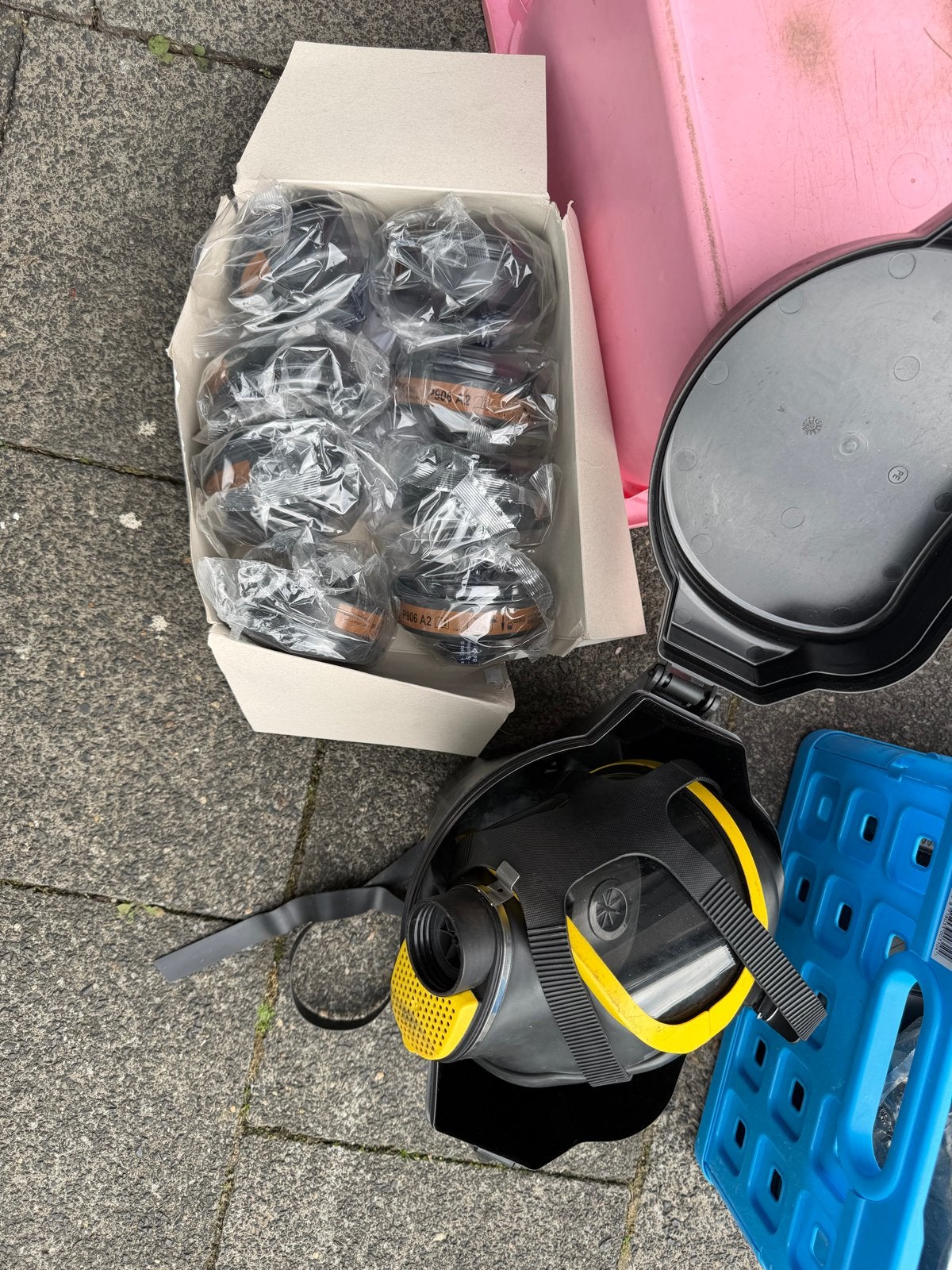 Dräger Masker met Filters en Opbergbox met Schouderband, Ophalen of Verzenden, Gebruikt, Volgelaatsmaskers