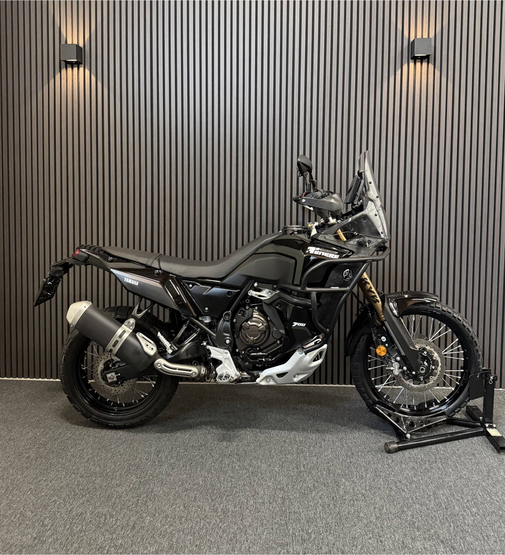Foto 4 van Yamaha Ténéré 700 World Raid -BLACK-5611KM-TFT-2024