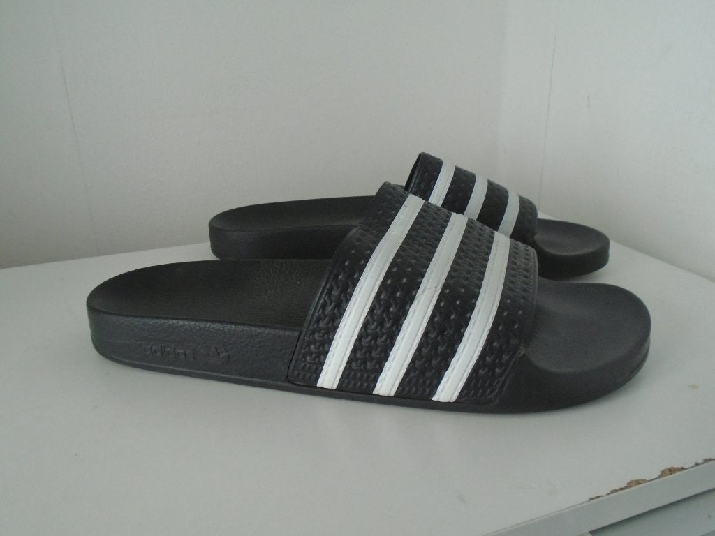 Adidas Adilette slippers Zwart met witte strepen maat 12- 47, Slippers, Verzenden, Zwart, Zo goed als nieuw
