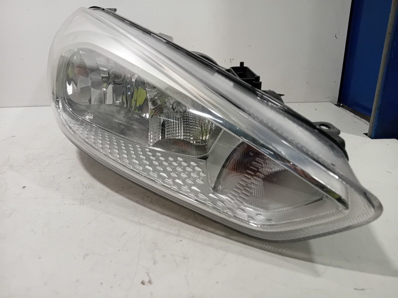 Koplamp rechts Ford Focus, Onderdelen@venauto.nl, Van der Ven Autorecycling B.V., Gebruikt, Ettenseweg 76, 4706 PB Roosendaal, The Netherlands