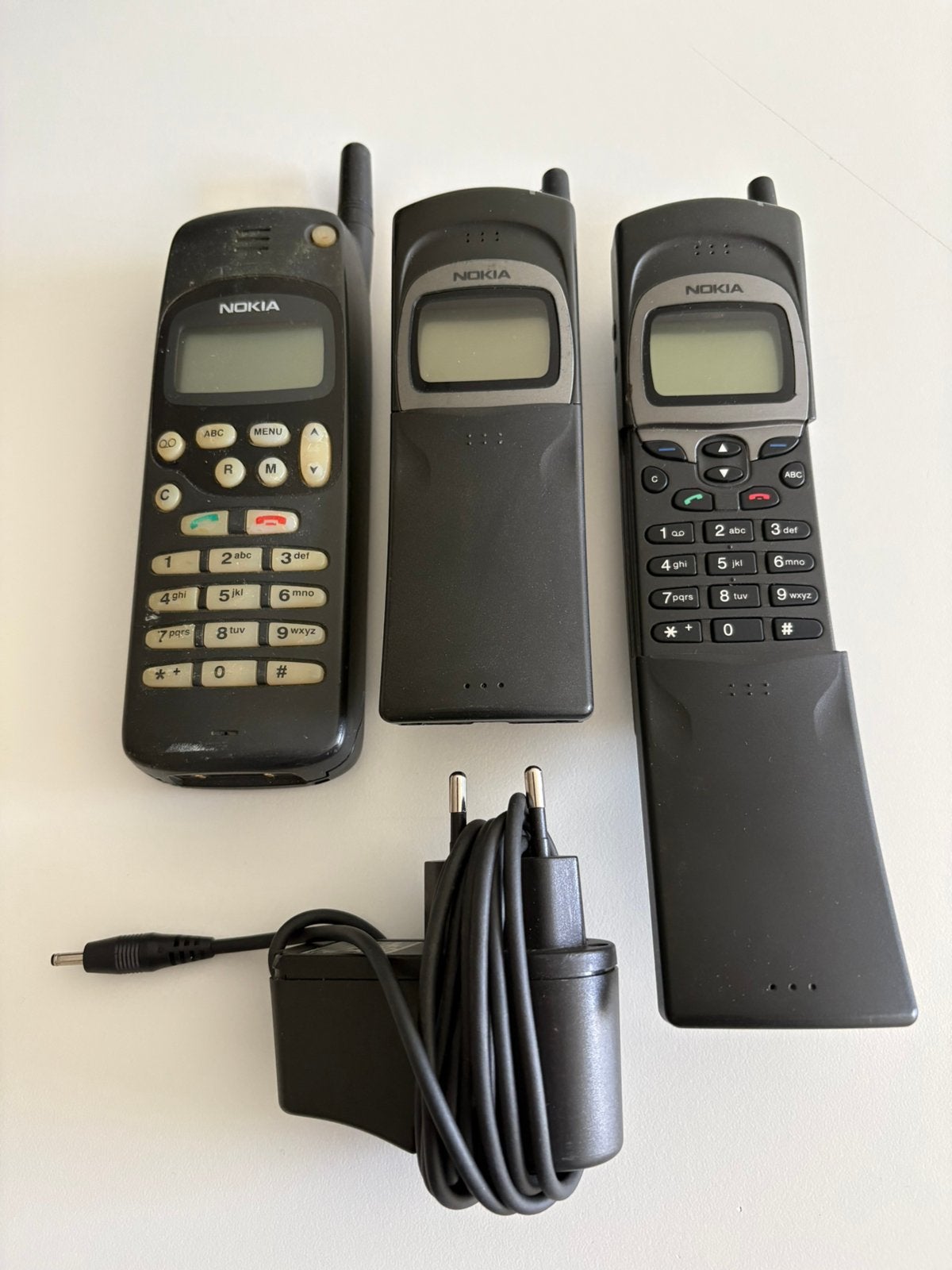 2 NOKIA 8110 MET LADER 100 EURO SAMEN, Gebruikt, Schuifmodel, Geen camera, Zwart