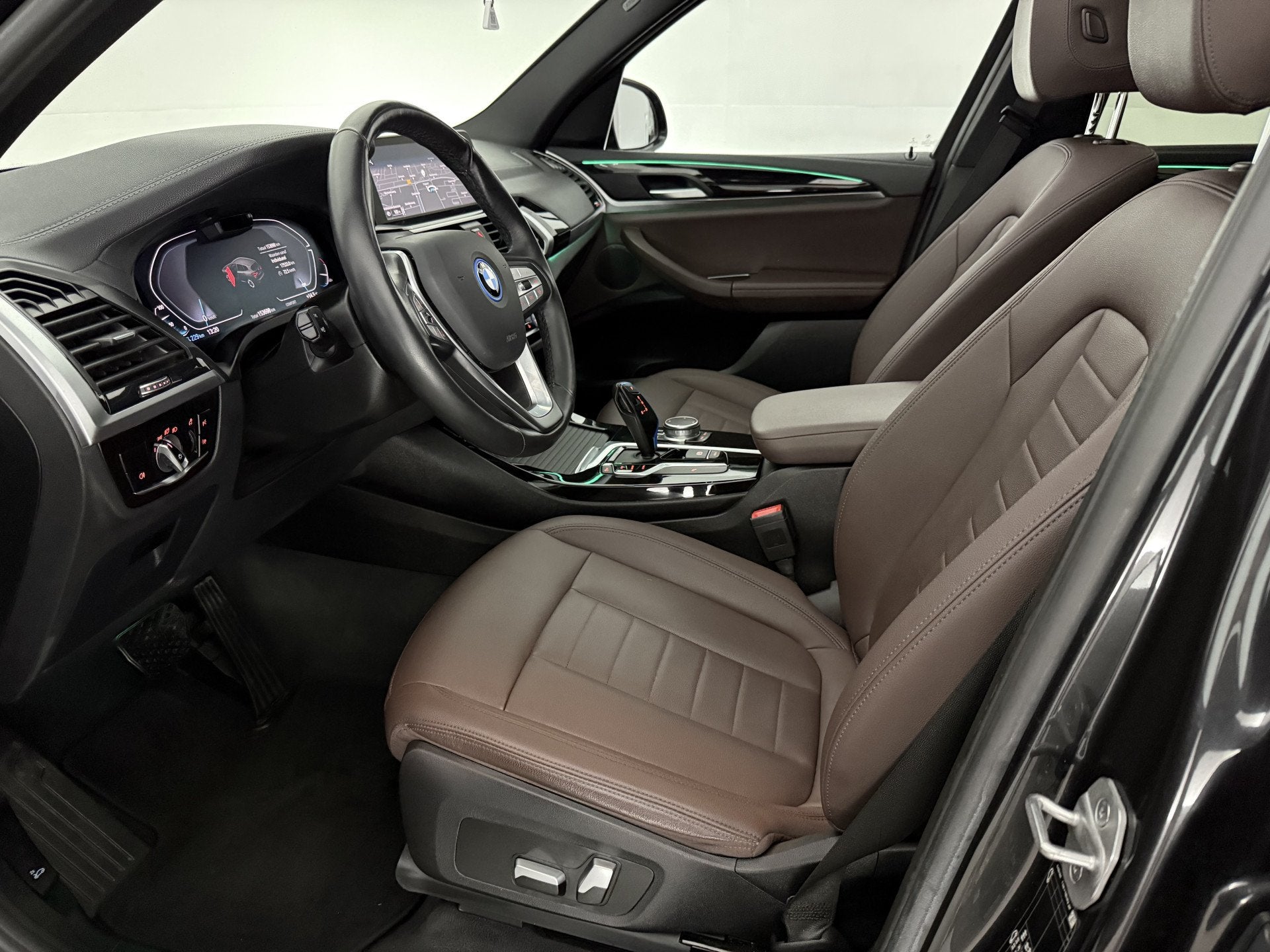 Foto 42 van BMW iX3 Executive 80 kWh | Snelladen | SOH 91% | Pano | Came