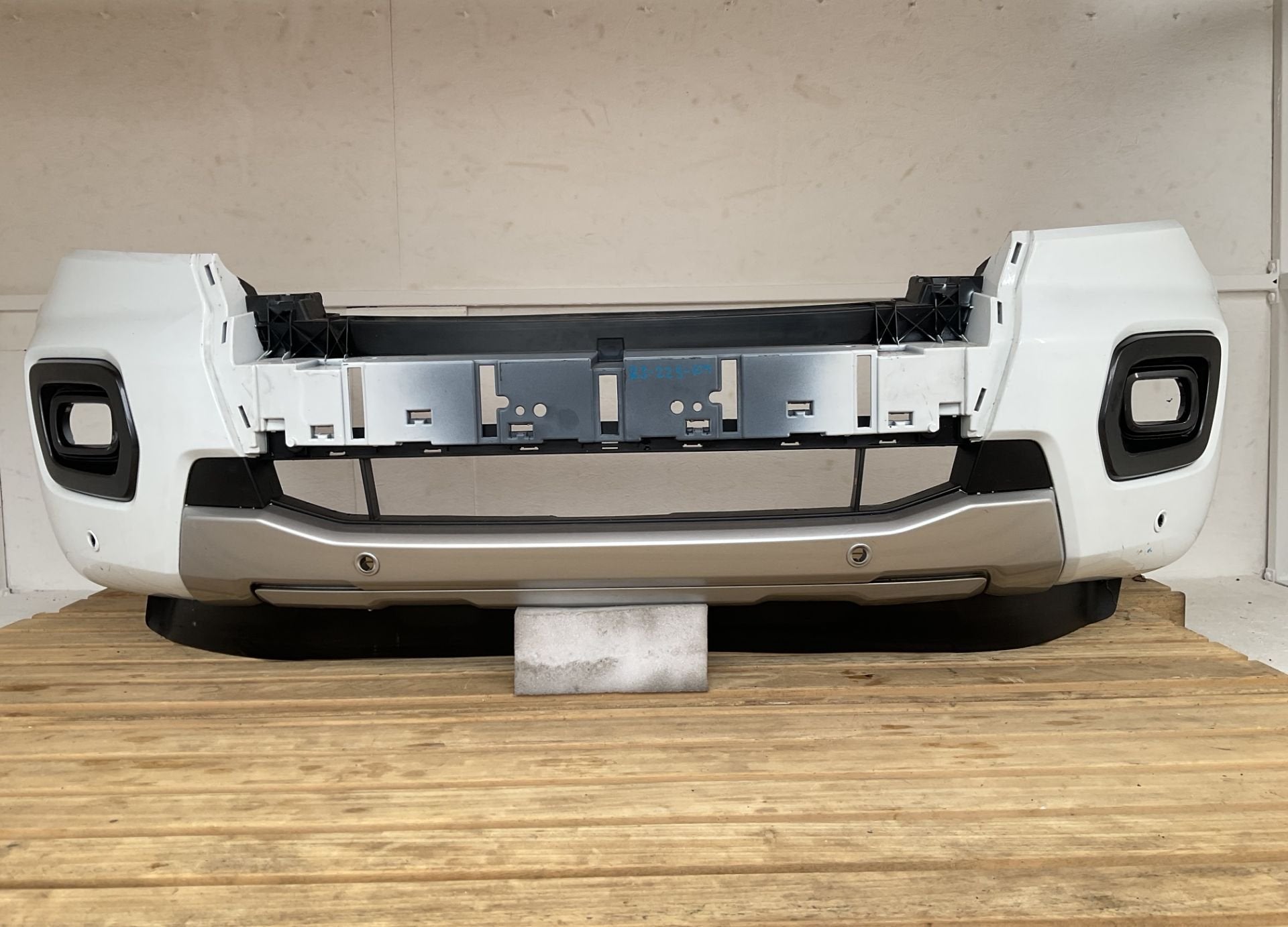 Bumper Ford Ranger T8 19-22 JB3B-17C831-D 4xpdc Voorbumper R, Auto-onderdelen, Gebruikt, Info@ford.com, Ophalen of Verzenden, Ford