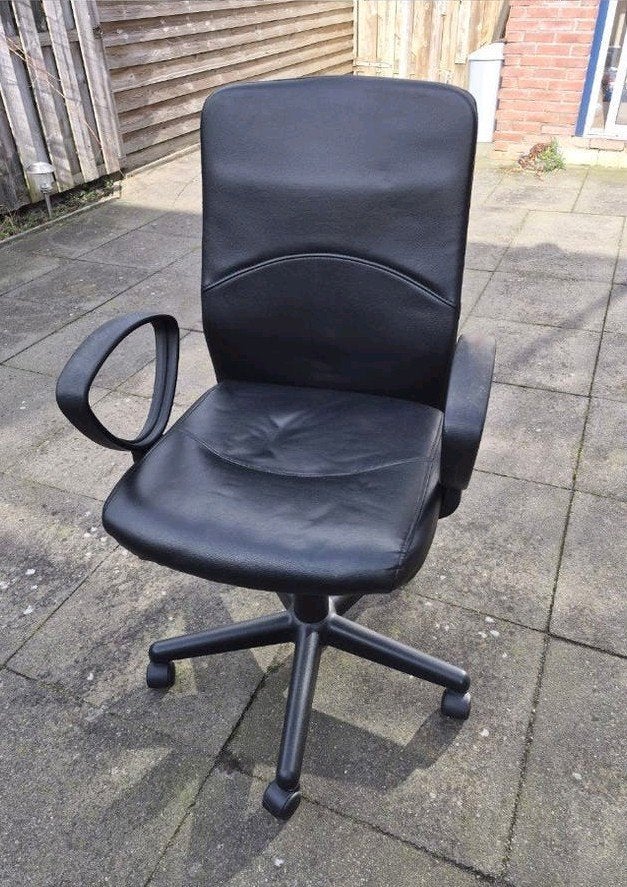 Mooi en nette bureaustoel, Ophalen of Verzenden, Zo goed als nieuw, Zwart