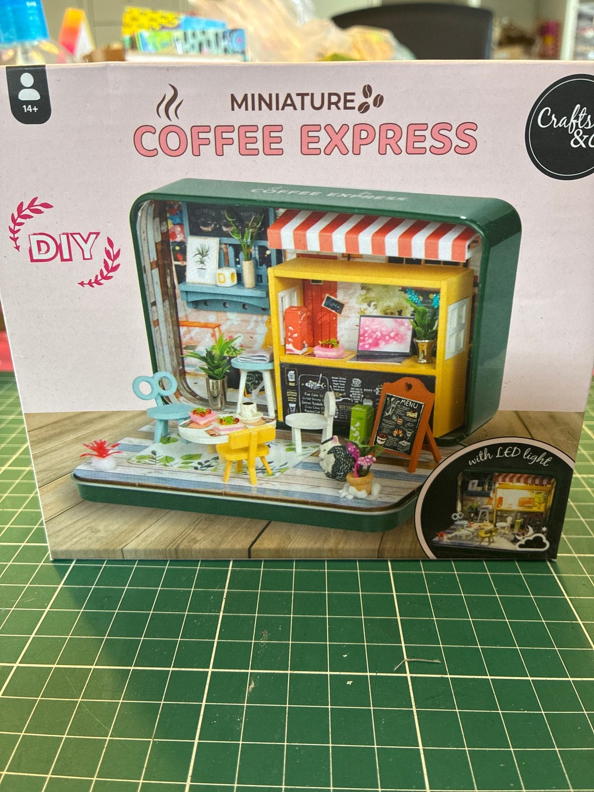 DIY Miniatuur Koffie Express met LED-licht, Ophalen of Verzenden, Nieuw, 1:144 of kleiner