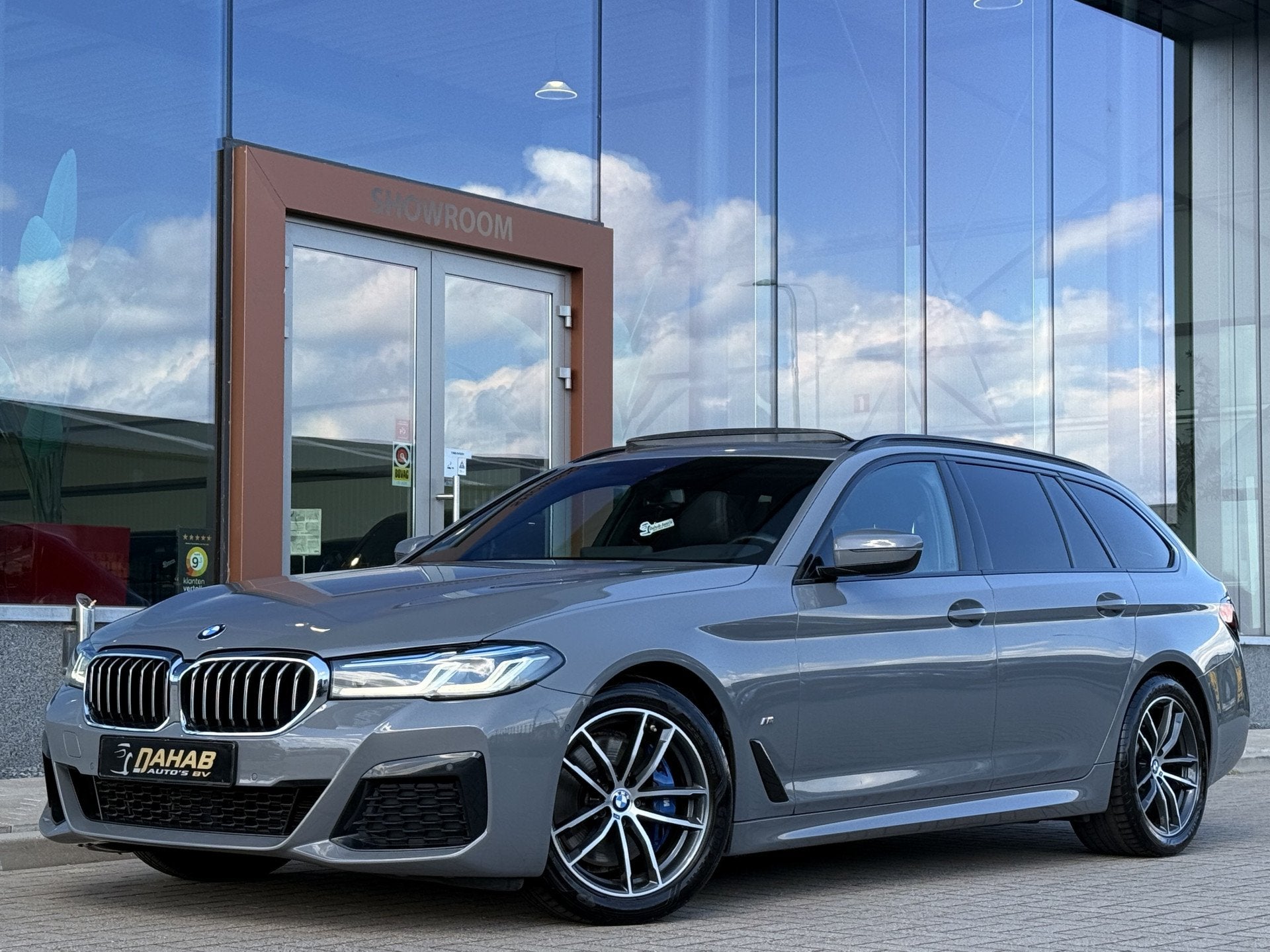 BMW 5 Serie Touring 530i High Executive M-Sport | Pano | Hea, Auto's, Automaat, 1998 cc, Achterwielaandrijving, Gebruikt