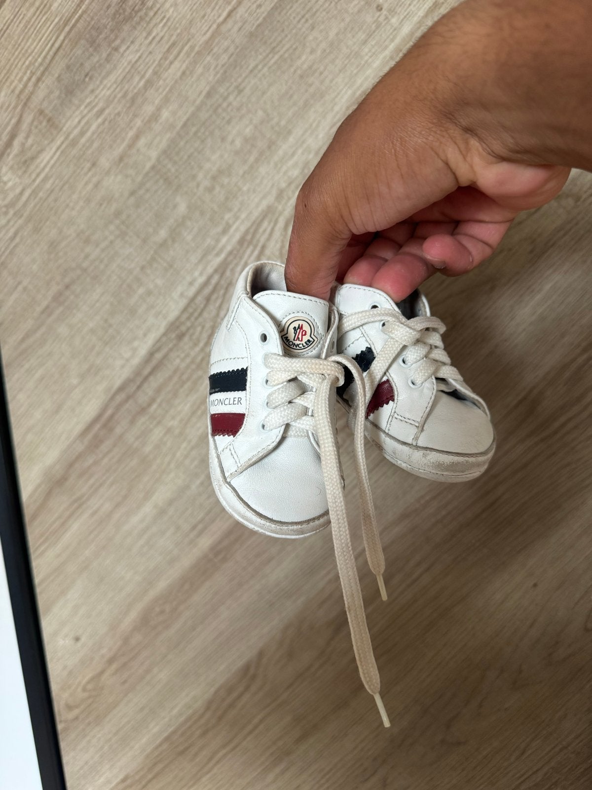 Moncler baby schoenen maat 19 - gedragen, voor een 2de ronde, Ophalen of Verzenden, Gebruikt, Jongen of Meisje, Schoenen