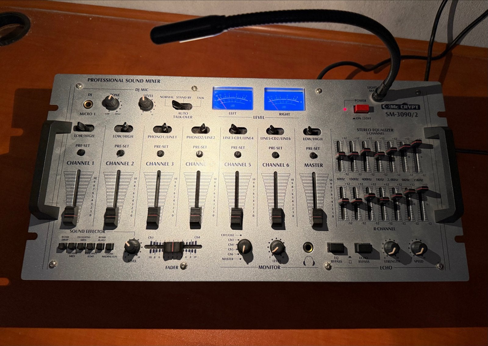 Professionele DJ Mixer - Mc Crypt SM-3090/2, Muziek en Instrumenten, Mengpanelen, Ophalen of Verzenden, Gebruikt, 5 tot 10 kanalen