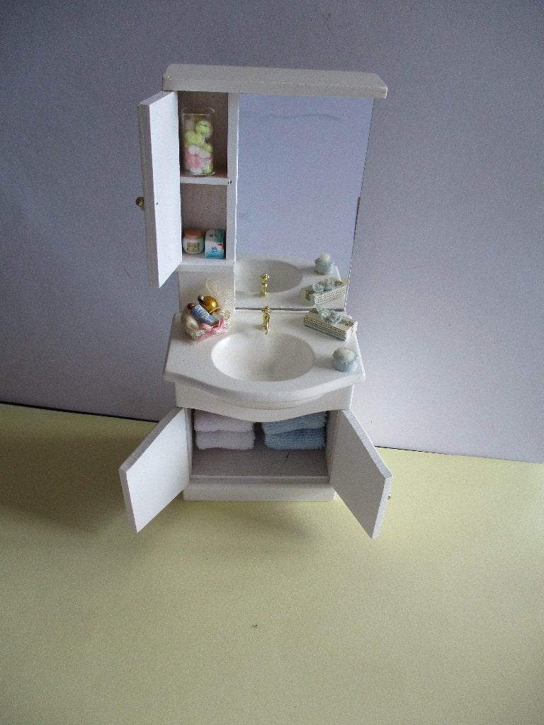 poppenhuis badkamer kast met acc., Ophalen of Verzenden, Gebruikt, Decoratie