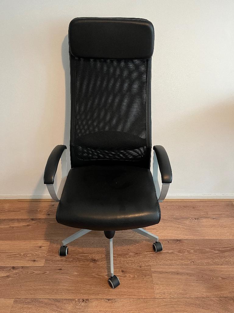 Ikea Markus Bureaustoel (met rugkussen),  Zwart, Huis en Inrichting, Bureaustoelen, Ophalen, Zwart, Zo goed als nieuw, Bureaustoel
