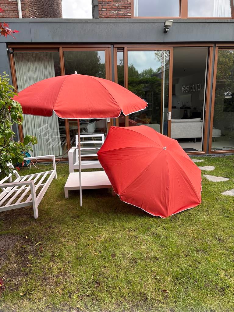 Twee rood oranje parasols voor tuin of terras, Ophalen, 2 tot 3 meter, Stokparasol, Verstelbaar