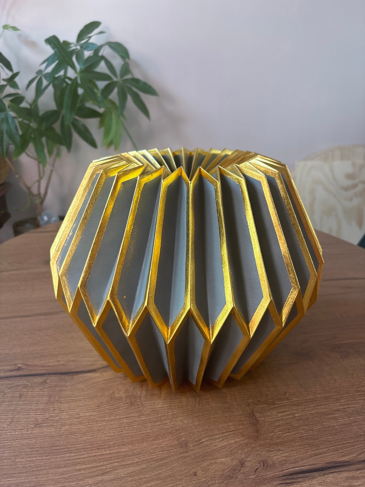 Leuke kartonnen lampenkap - Goud/Grijs, Huis en Inrichting, Papier/karton, Gebruikt, Overige typen, Ophalen of Verzenden
