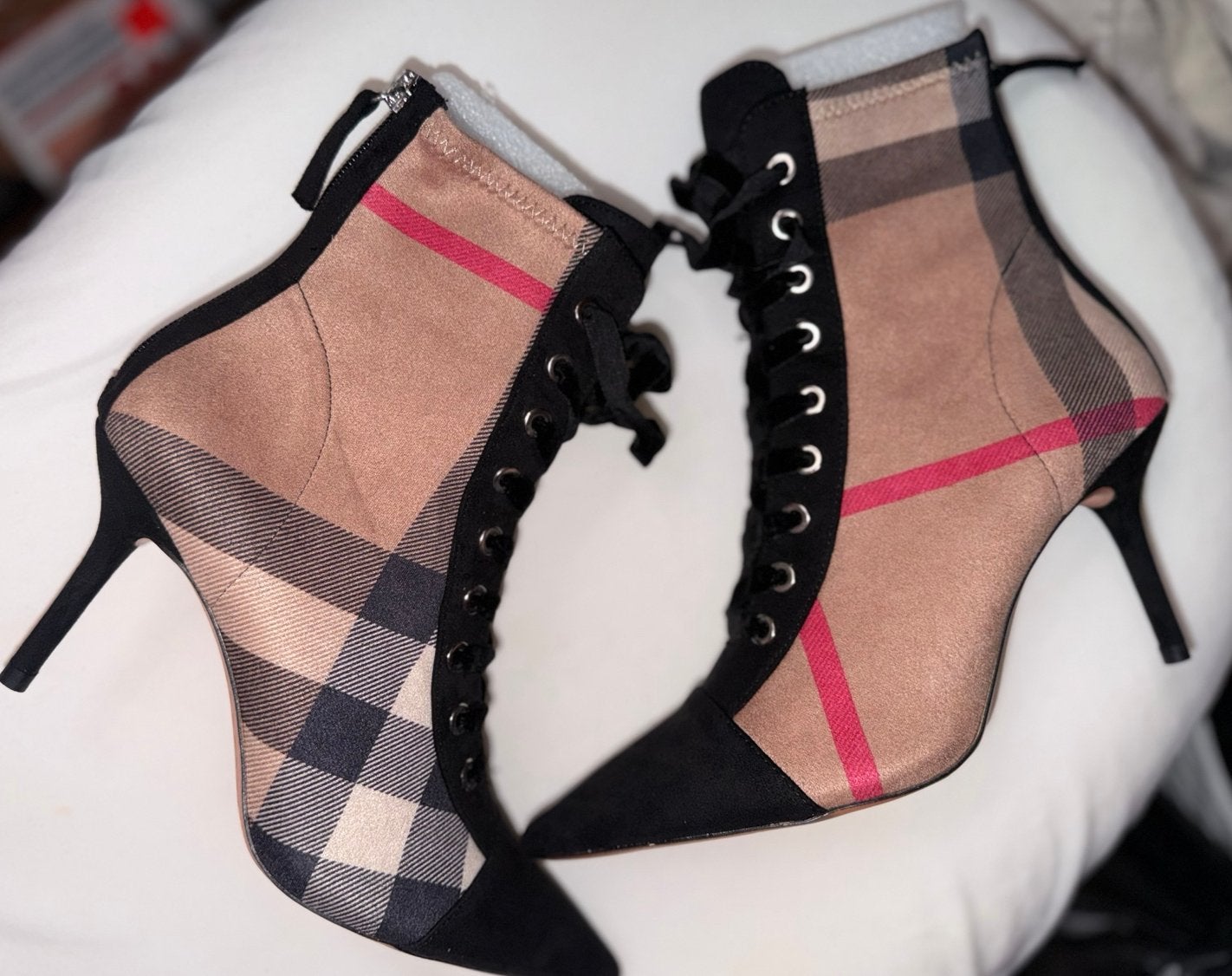 Mooie Burberry stijl hakken!, Beige, Nieuw, Ophalen of Verzenden, Schoenen met hoge hakken