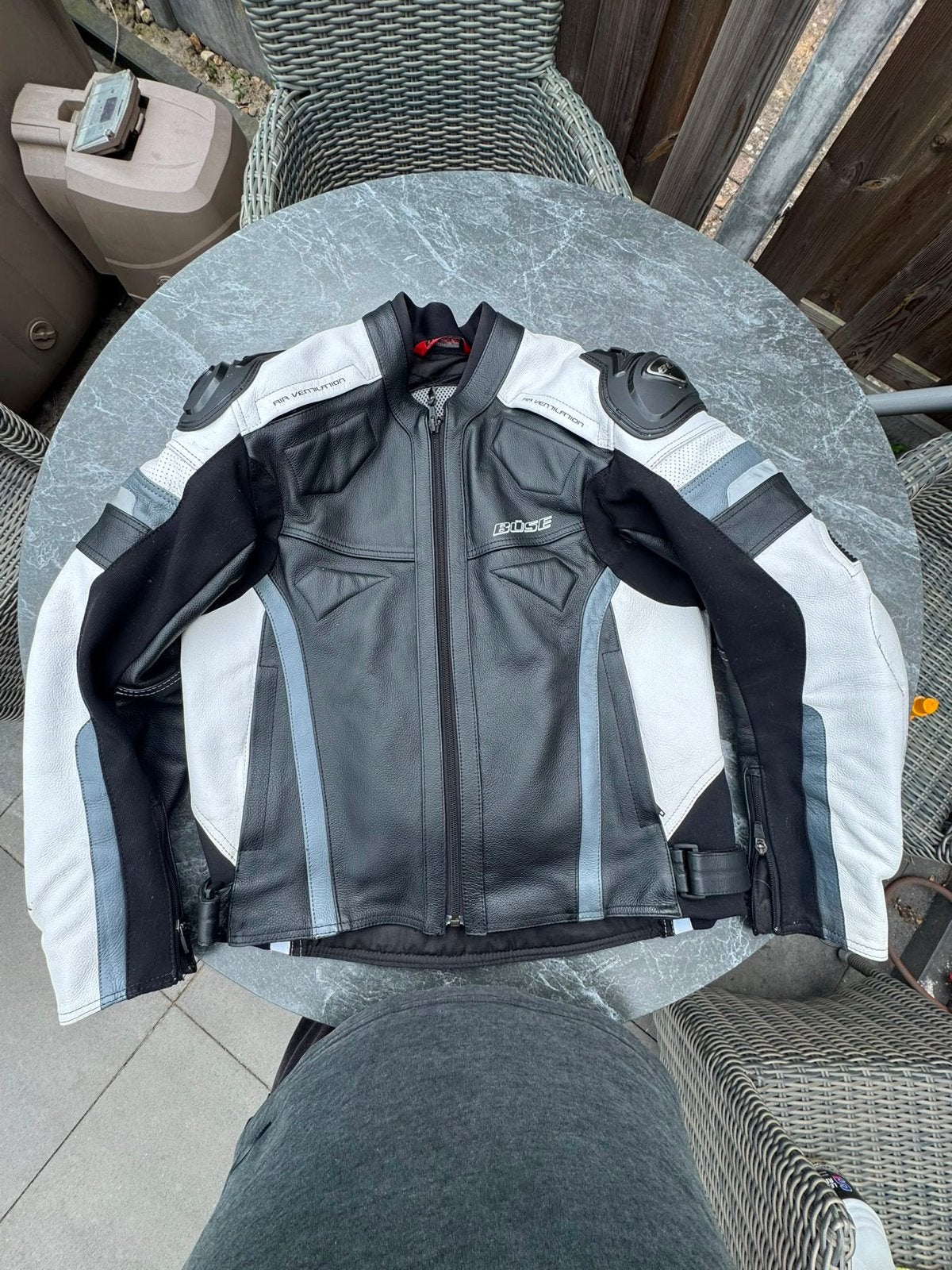 Büse Motorjas Leer Zwart/Wit/Grijs met Rugprotector, Ophalen of Verzenden, Tweedehands, Heren, Jas | leer