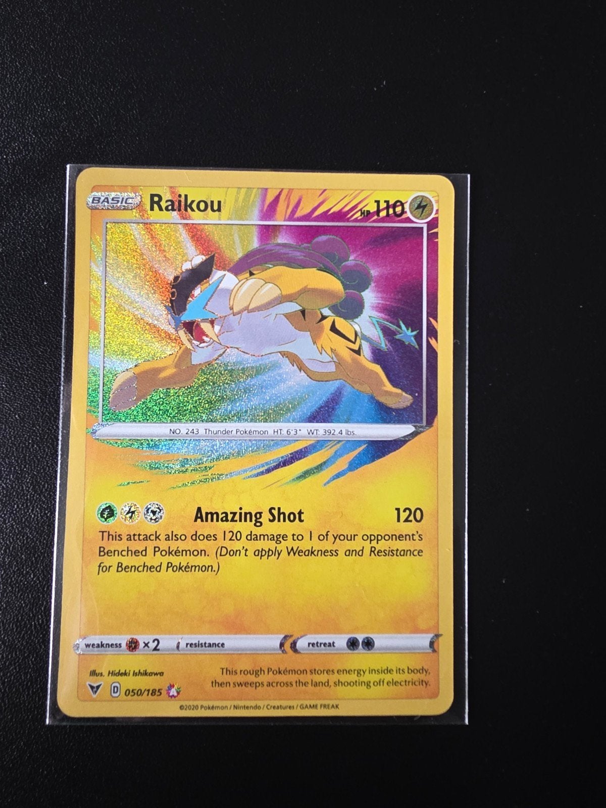 Raikou Holofoil 050/185 Pokémon Kaart, Ophalen of Verzenden, Zo goed als nieuw, Losse kaart, Foil