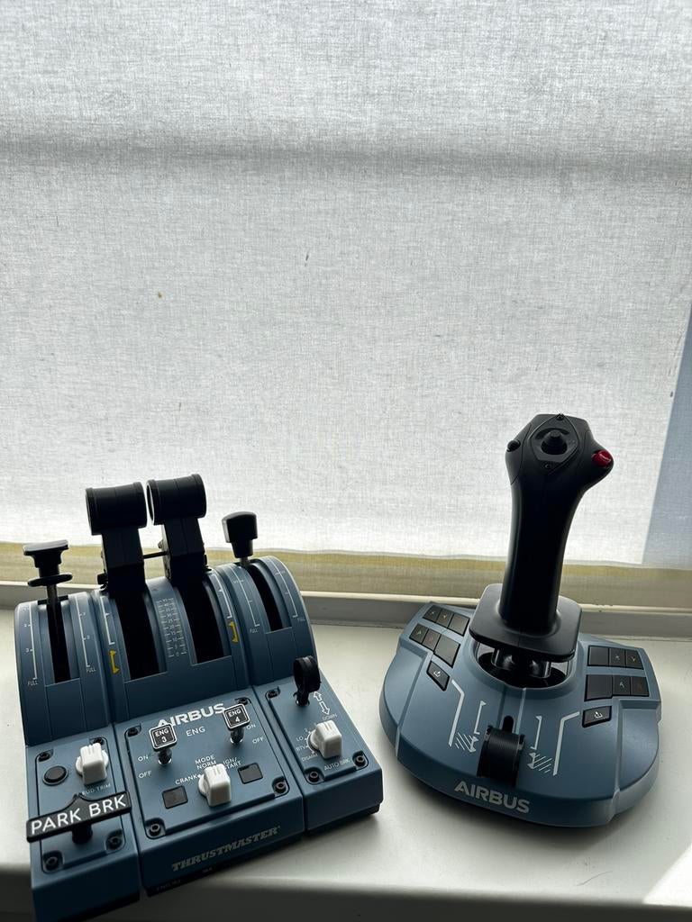 Thrustmaster Airbus TCA throttle quadrant & flight stick, Computers en Software, Joysticks, Ophalen of Verzenden, Zo goed als nieuw