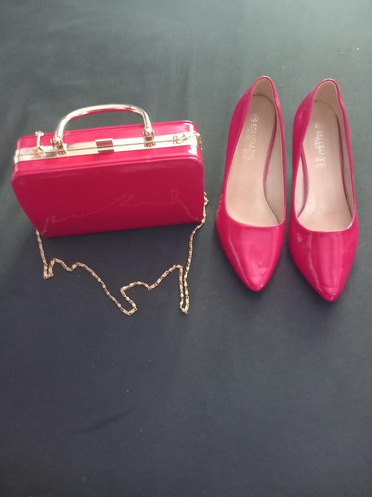 Lak pumps met bijpassend tasje, fuchsia rood, Kleding | Dames, Schoenen, Ophalen of Verzenden, Zo goed als nieuw, Overige kleuren