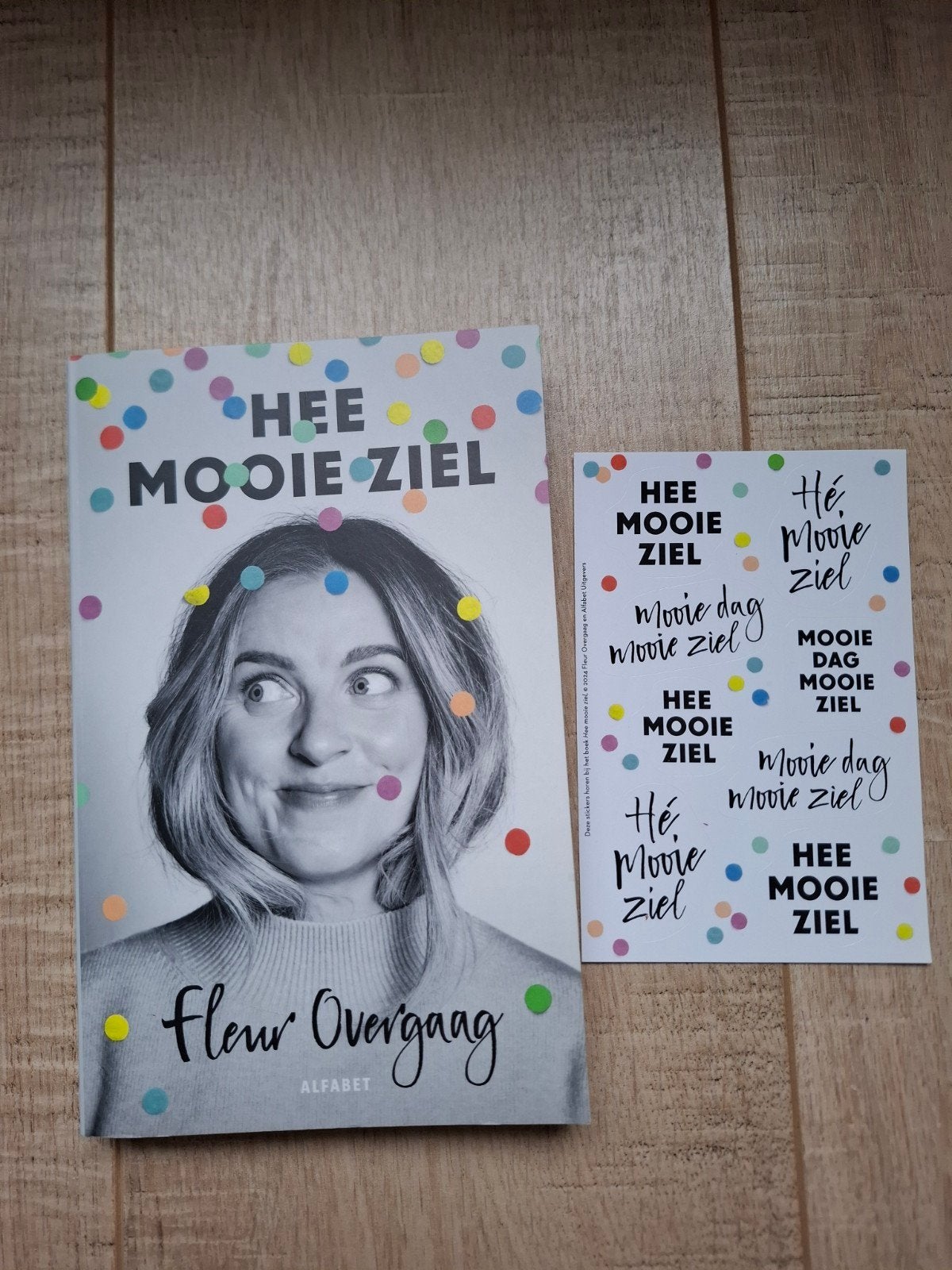Fleur Overgaag - Hee mooie ziel - met stickervel, Boeken, Overige Boeken, Ophalen of Verzenden, Gelezen, Fleur Overgaag