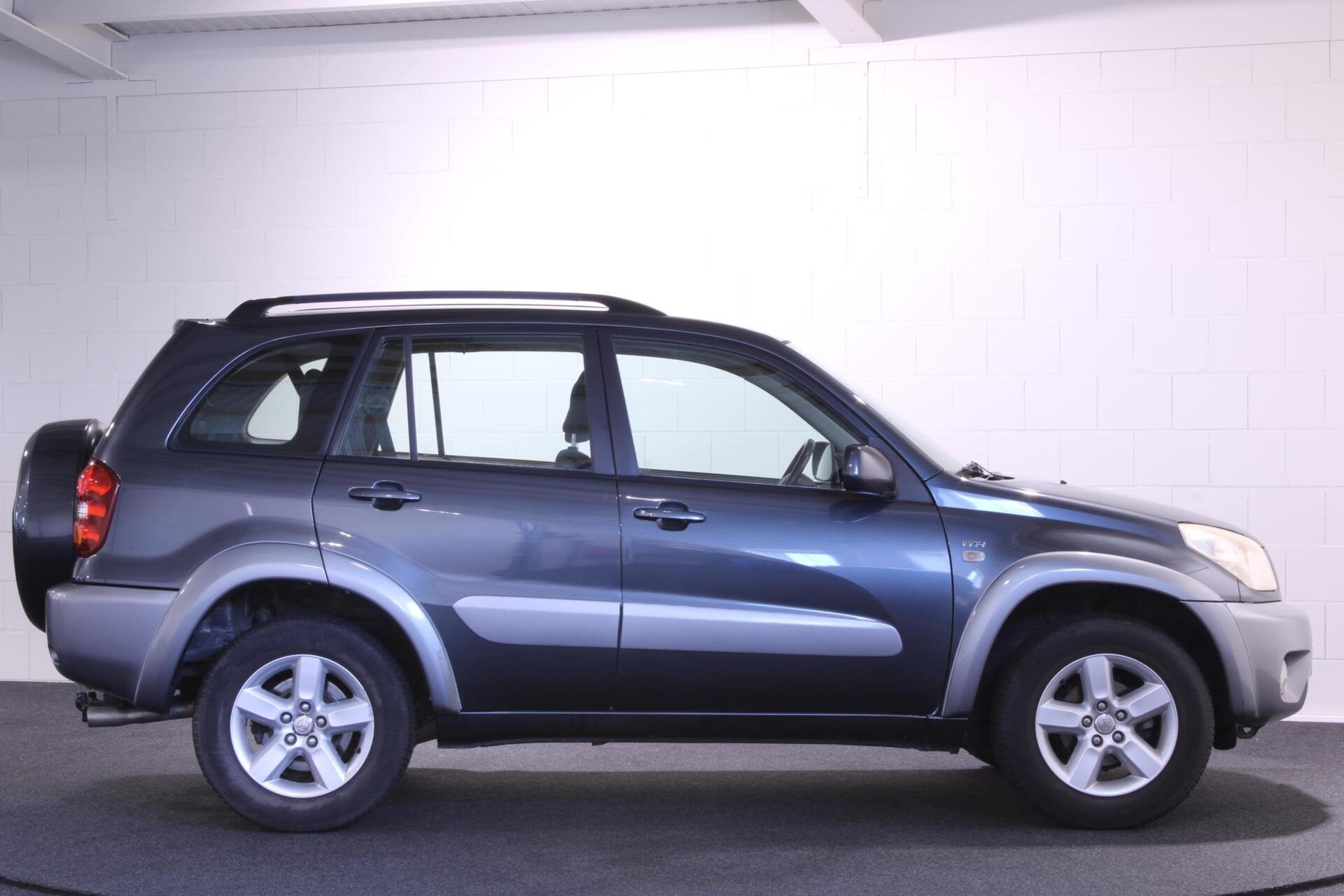 Toyota RAV4 2.0-16V VVT-i Sol | CRUISE | TRKHAAK | AIRCO, Auto's, Toyota, 1998 cc, Stof, Gebruikt, Zwart