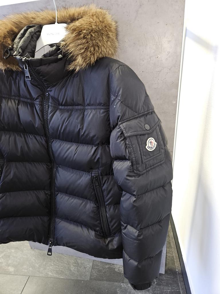 Moncler winterjas met afneembaar bontkraag, Ophalen of Verzenden, Gedragen, Zwart