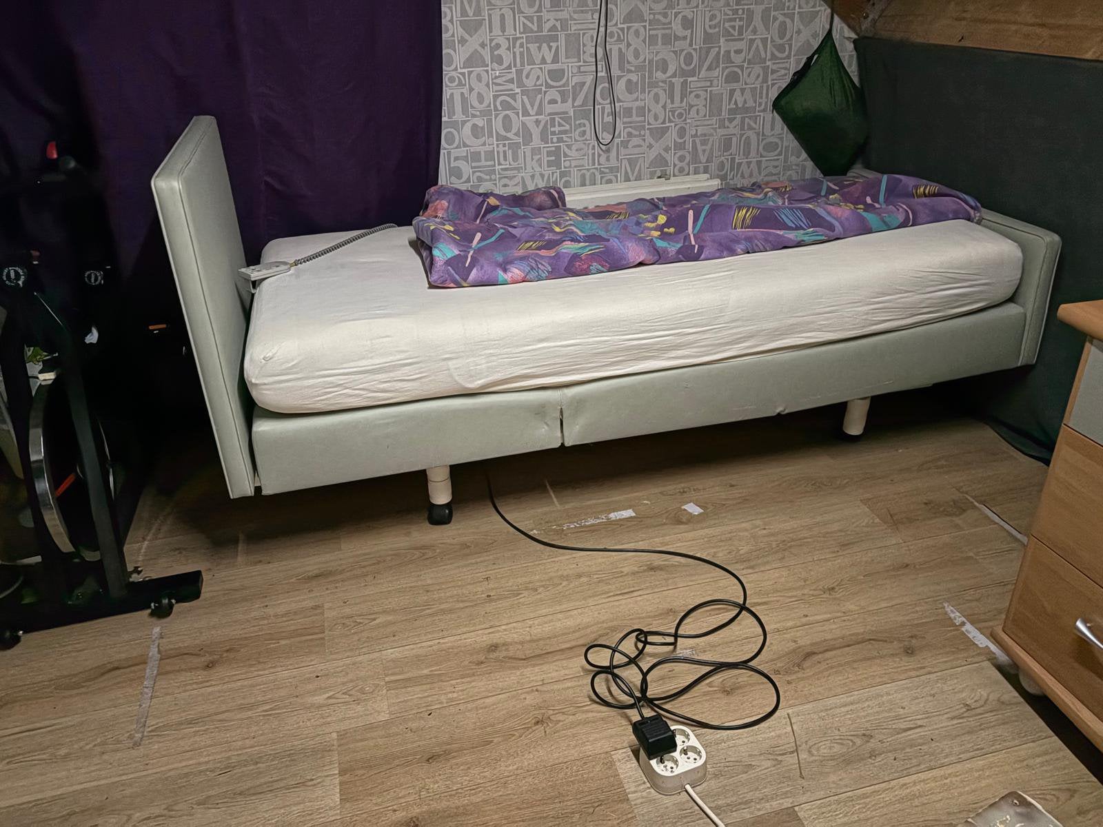 Verstelbaar 1 pers bed incl matras, Ophalen, Verstelbaar, 90 cm, Eenpersoons