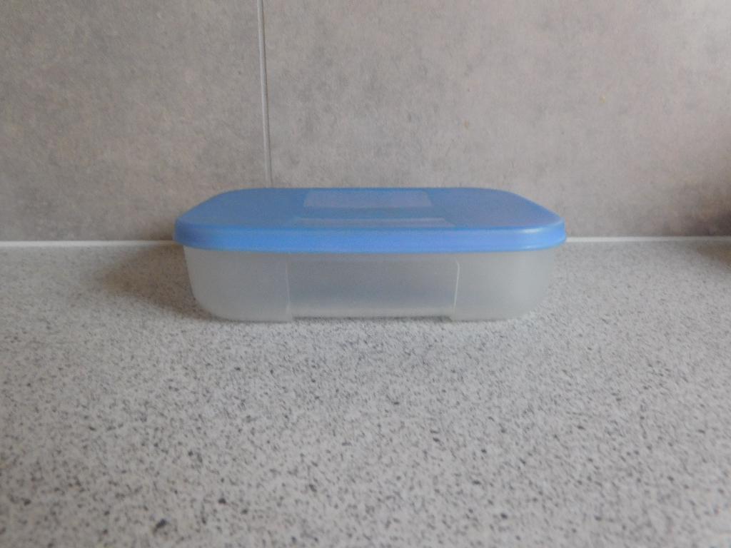 Tupperware Frisdoos 300 ml. Blauw, Ophalen of Verzenden, Gebruikt, Blauw, Beker of Kan