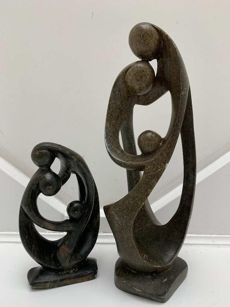 Afrikaanse soapstone beeldenset (2), Antiek en Kunst, Kunst | Niet-Westerse kunst, Steen/keramiek, Afrika, Beeld, Zwart