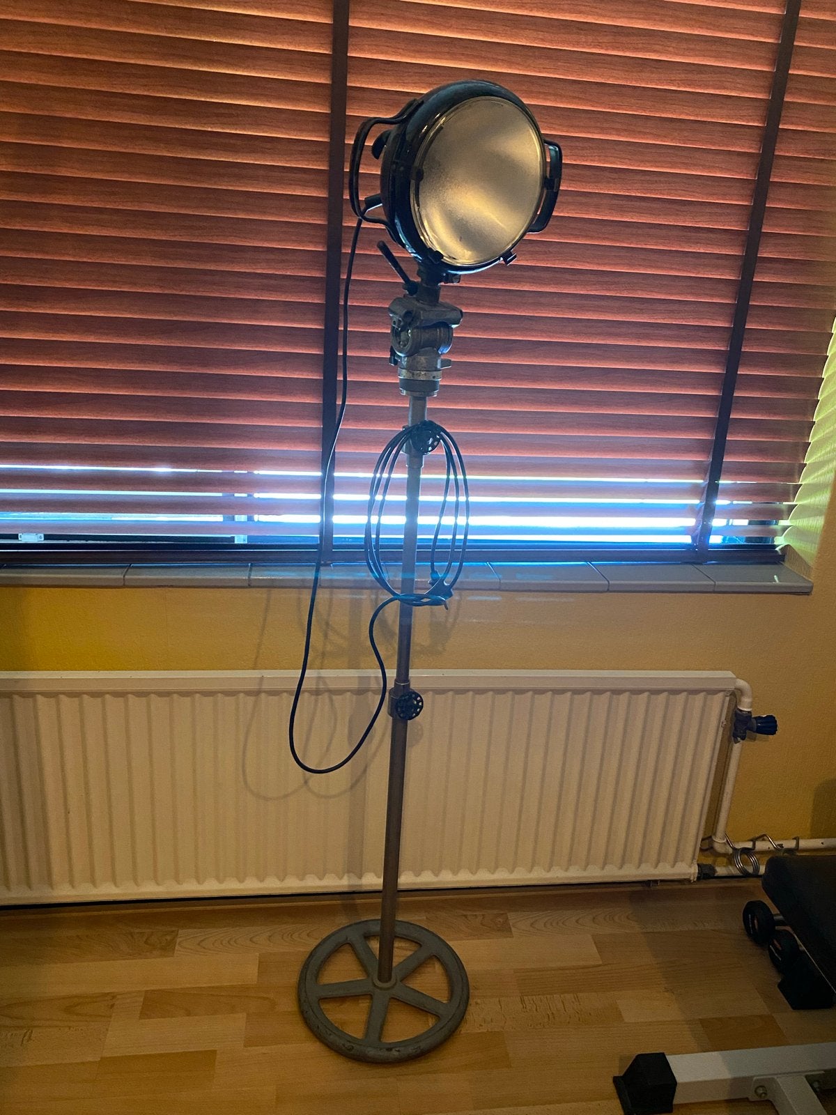 Bosch Schijnwerper op Statief - Vintage Industriële Lamp, Ophalen