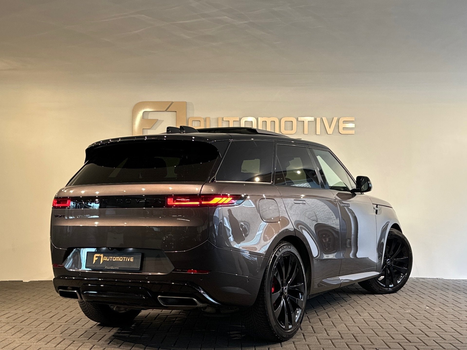Land Rover Range Rover Sport 3.0 P460e Dynamic HSE Pano|BTW, Auto's, Land Rover, Automaat, Beige, 3000 kg, 2996 cc