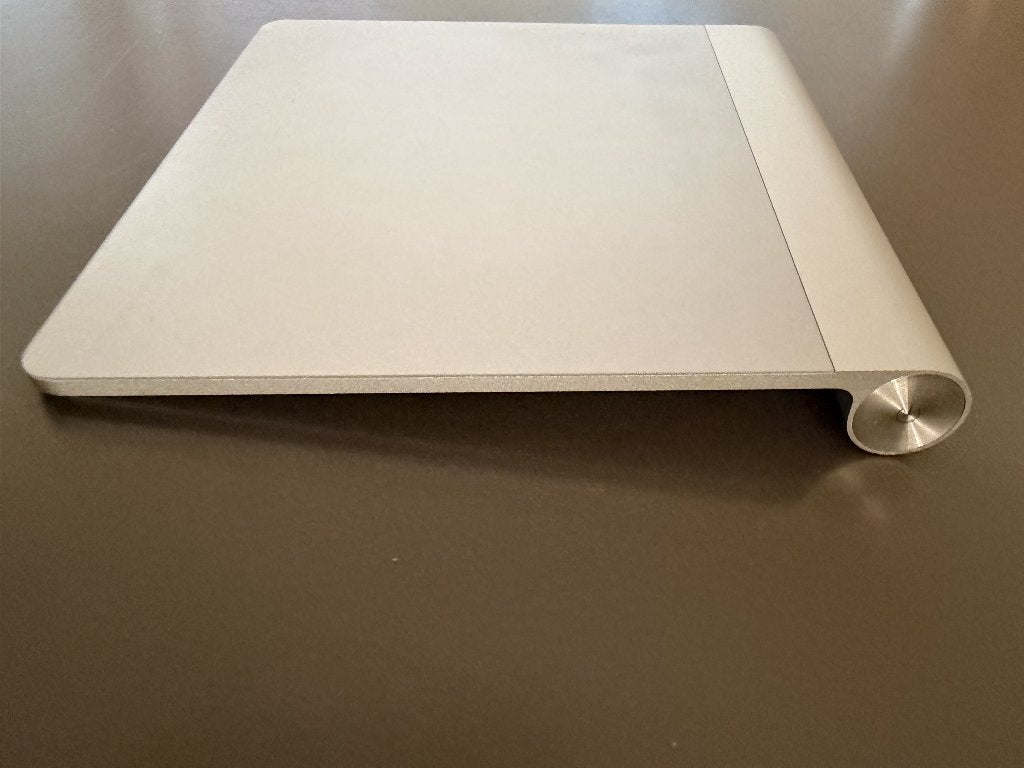 Apple Magic Trackpad 1 (A1339) | draadloos en op batterijen, Computers en Software, Muizen, Gebruikt, Ophalen of Verzenden, Draadloos