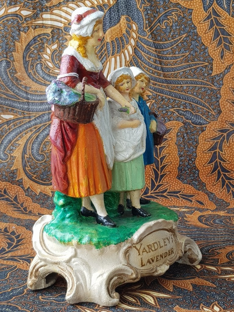 Bijzonder oud Yardley's lavender beeld uit Engeland 28,5 cm., Ophalen of Verzenden