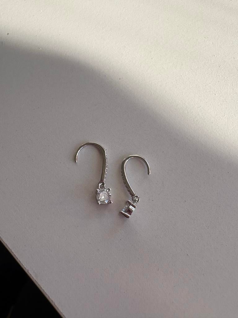 Gratis zilverkleurige oorbellen zgan, Ophalen, Overige materialen, Hangers, Zo goed als nieuw