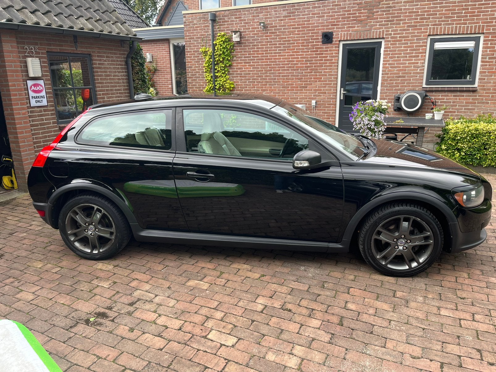 Betrouwbare mooieVolvo C30 2.0 F 2008 Zwart, Auto's, Voorwielaandrijving, Beige, 4 cilinders, 4 stoelen