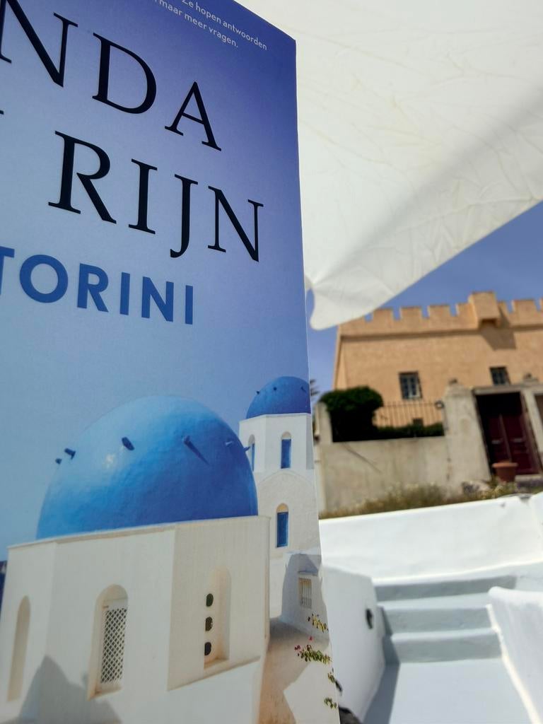 Linda van Rijn. Santorini vakantie thriller., Ophalen of Verzenden, Zo goed als nieuw