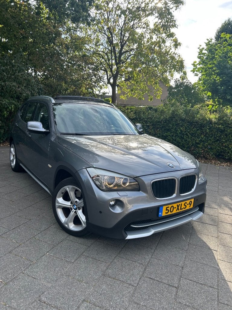 BMW X1 2.0 Sdrive 20i 184PK Automaat 2012 Grijs |PANO| NAVI, Auto's, BMW, Achterwielaandrijving, 1800 kg, Zwart, 4 cilinders