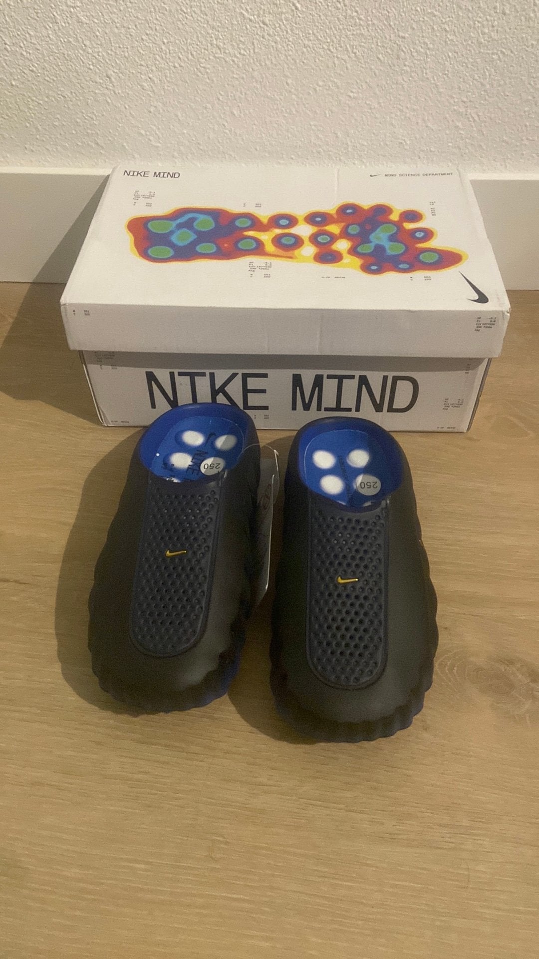 Nike mind slippers/schoenen nieuw, Computers en Software, Pc speakers, Ophalen of Verzenden, Zo goed als nieuw
