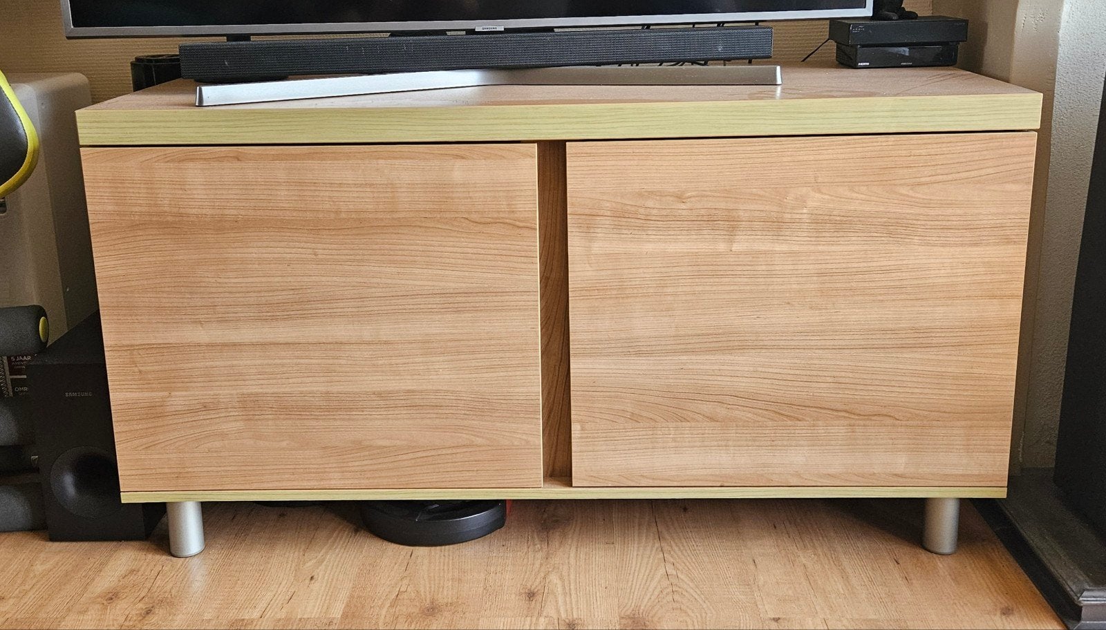 Modern TV-meubel/dressoir met schuifdeuren - 130x50x70 cm, Ophalen, 25 tot 50 cm, Minder dan 100 cm